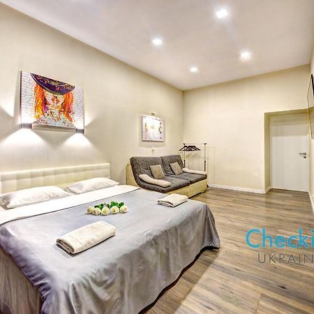 Two-Bedroom Apartment In The Center Near The National Sports Complex “Olympiyskiy” Kiev Eksteriør billede