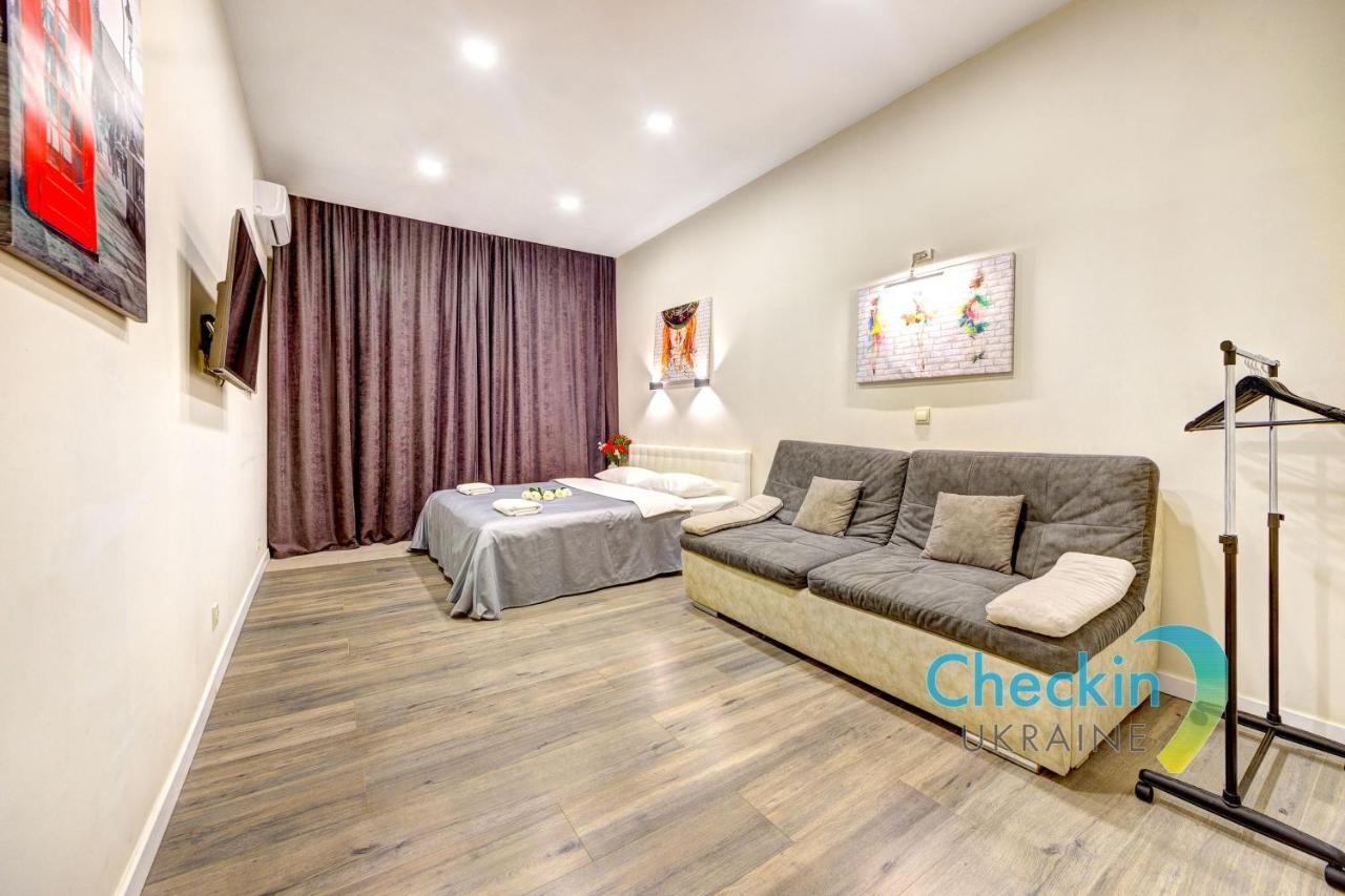Two-Bedroom Apartment In The Center Near The National Sports Complex “Olympiyskiy” Kiev Eksteriør billede